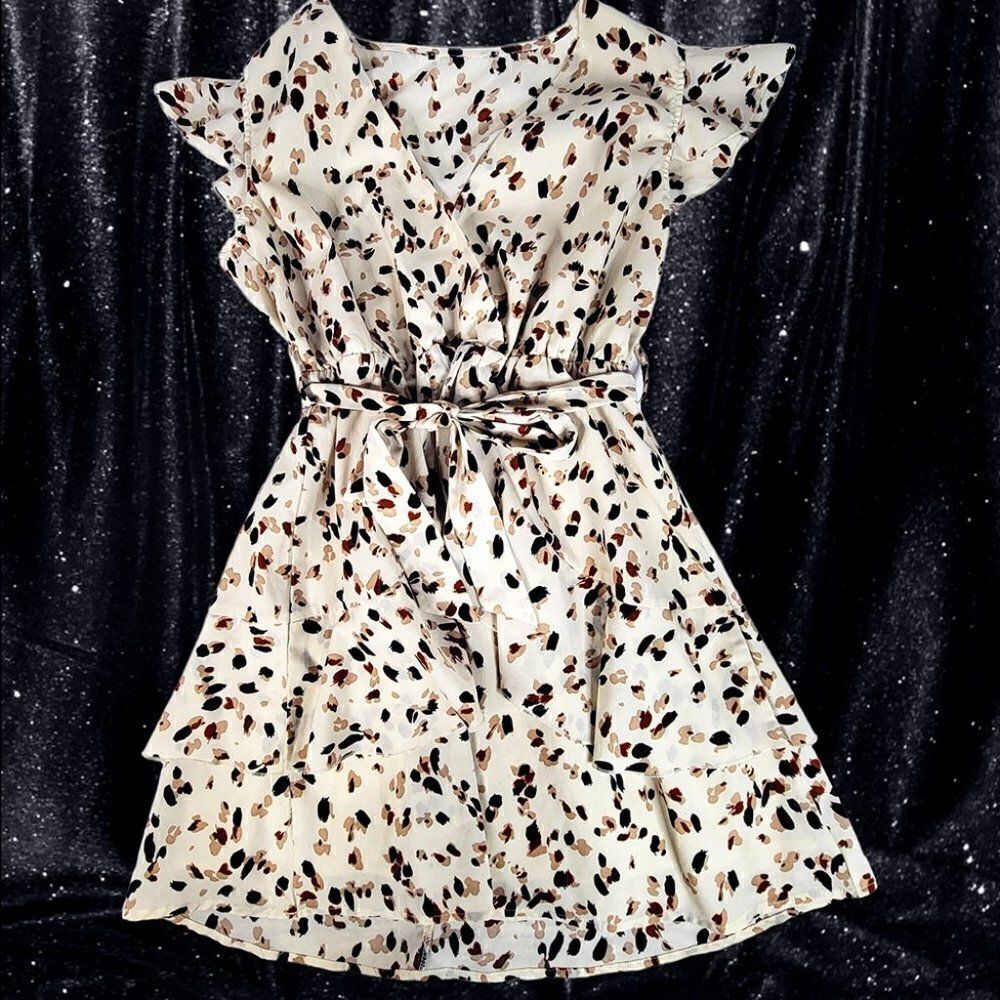 Cream butterfly sleeves layered sashed flirty dress - Picture 2 of 5